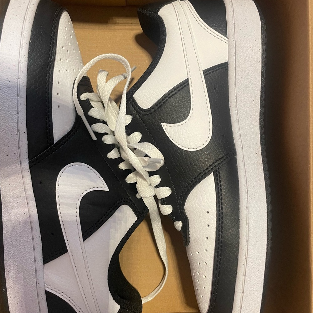 Nike Women’s Black and White Sneakers